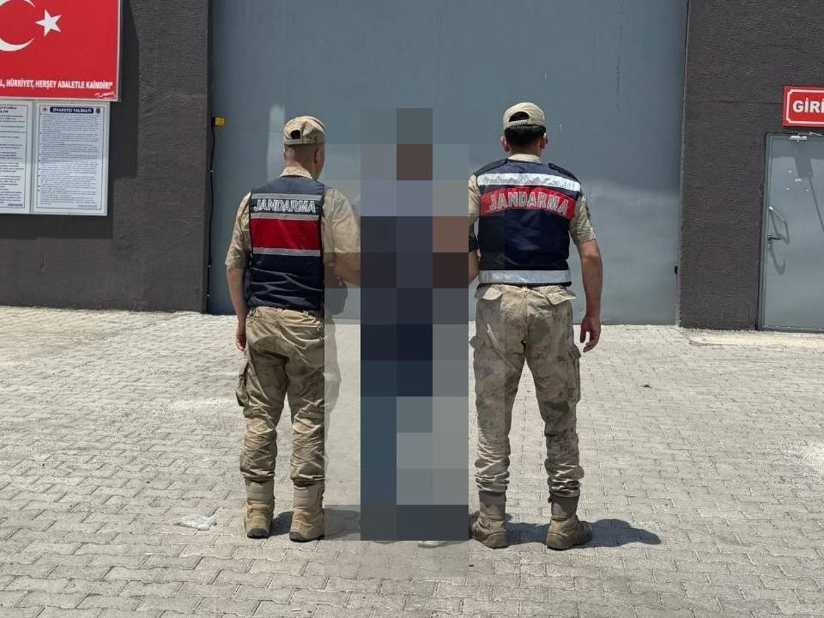 Şanlıurfa Karaköprü\'de uyuşturucudan 7 yıl 6 ay ceza alan hükümlüyü jandarma yakaladı