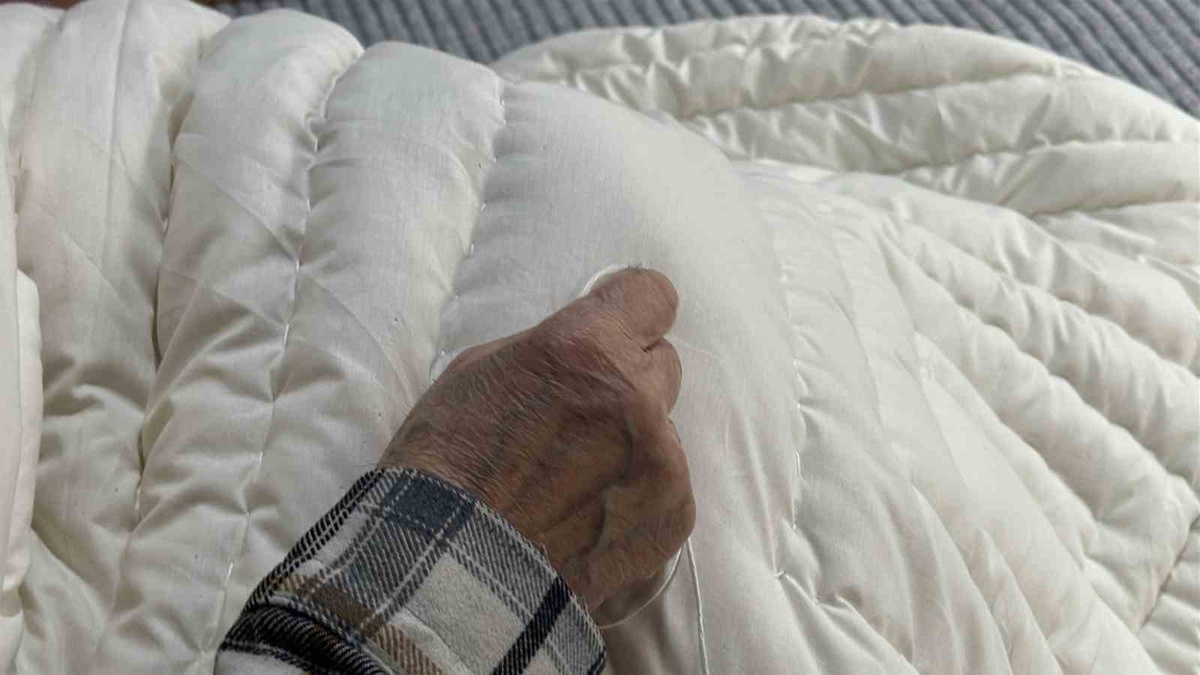 Sapanca\'da 93 yaşındaki Selahattin Dayal, yorgancılığı 70 yıldır sürdürüyor