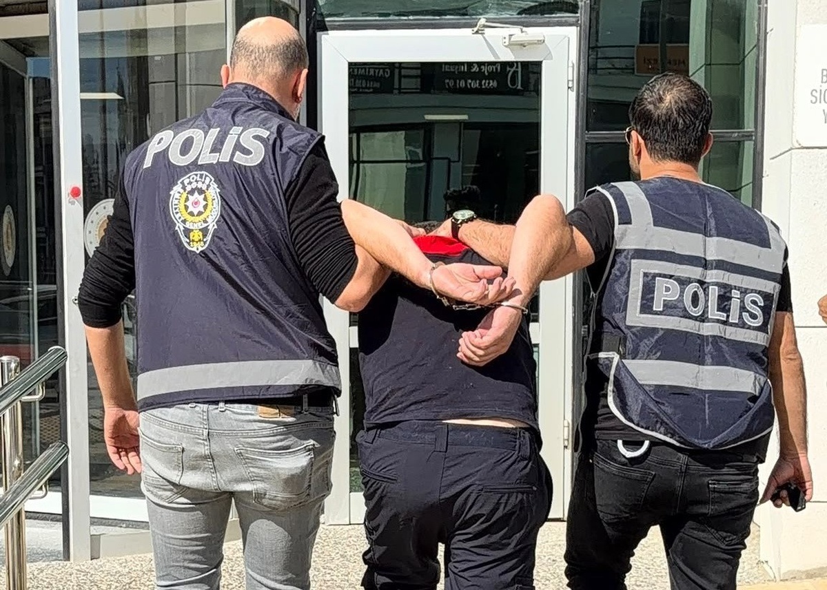 Seferihisar\'da iddiaya göre eski sevgilisinin ateşe verdiği kadın 6 gün sonra öldü