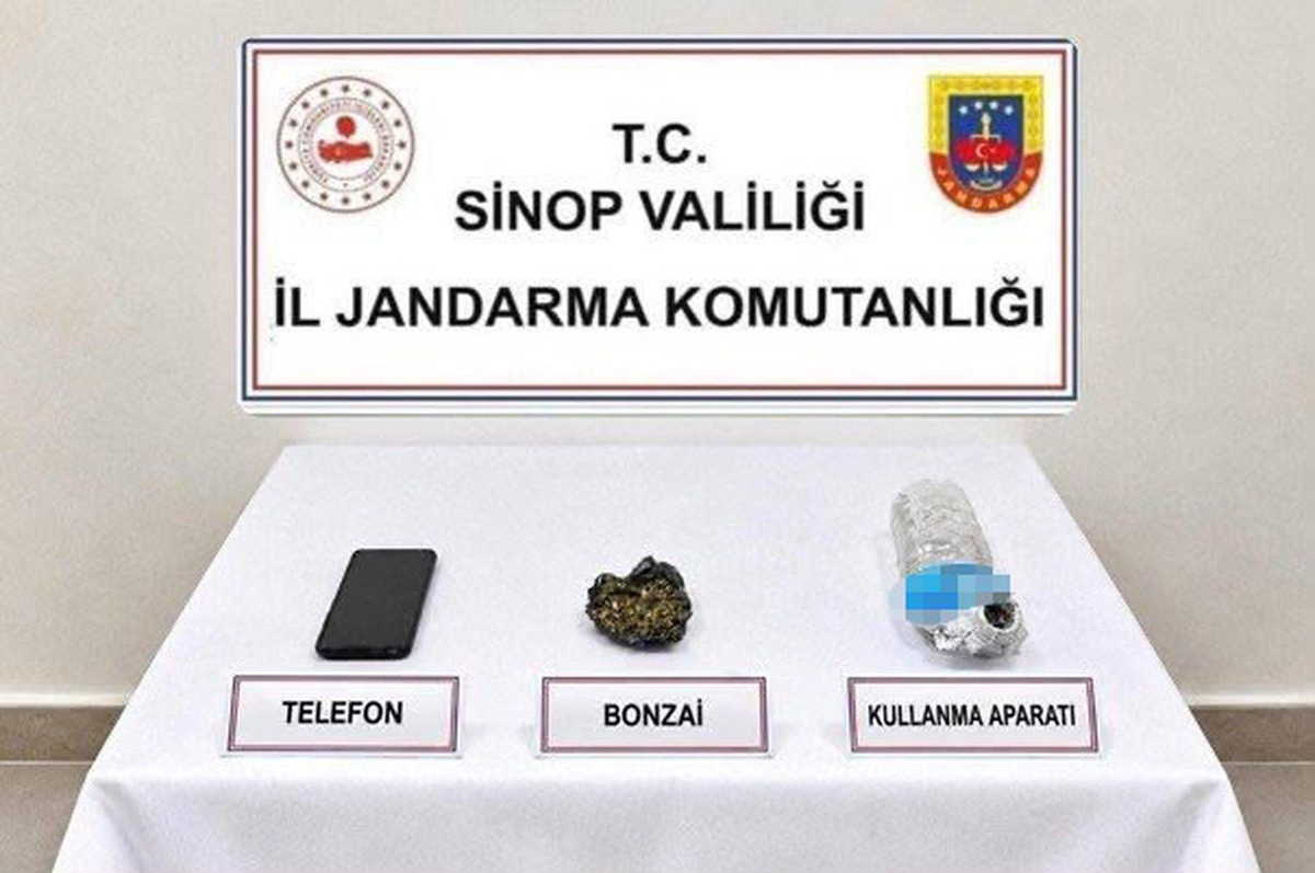 Sinop Boyabat ve Durağan\'da jandarma 4 şüpheli yakaladı, 33 gram bonzai ele geçirildi