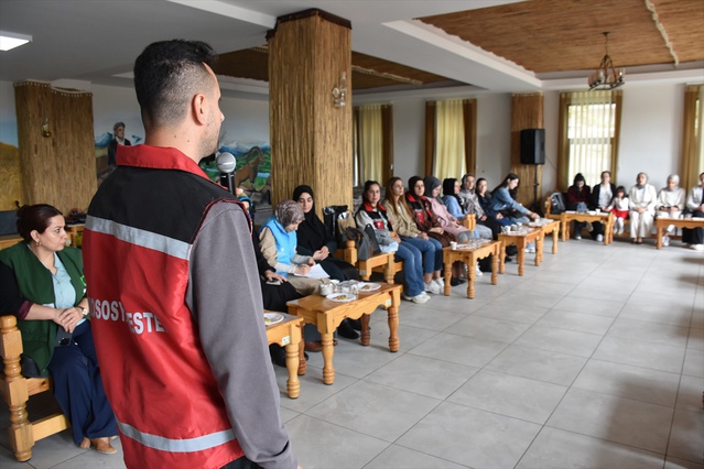 Şırnak'ta Dengbejevi'nde kadınlara şiddetle mücadele hizmetleri tanıtıldı