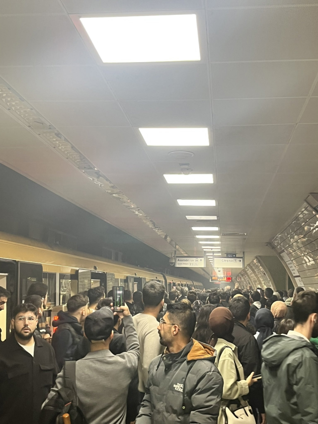 Üsküdar-Sultanbeyli metrosunda korkutan patlama! Bir anda dumanla kaplandı