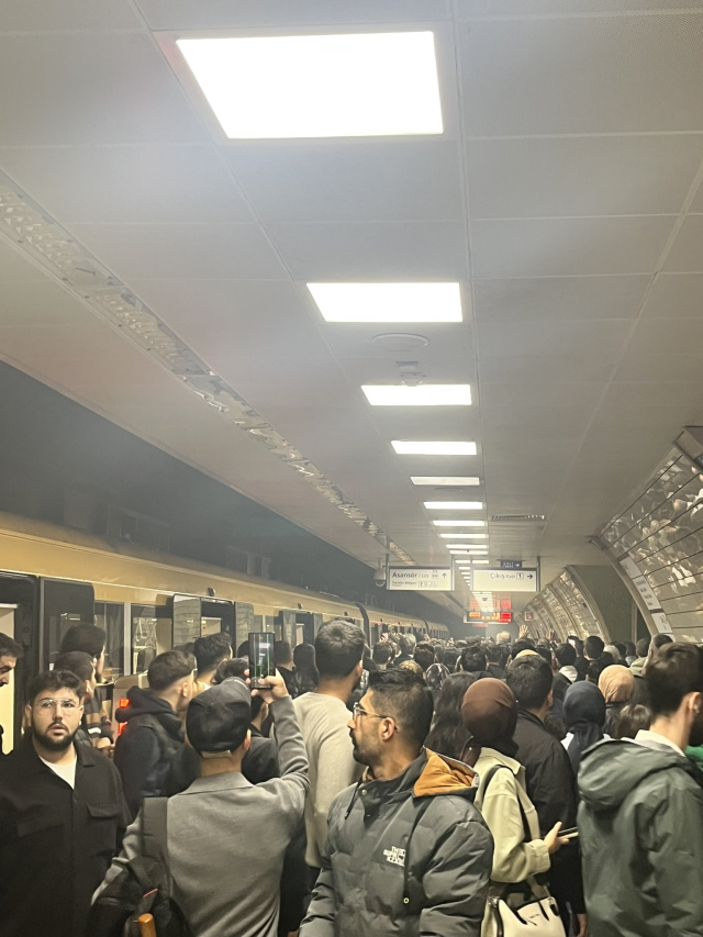 Üsküdar-Sultanbeyli metrosunda korkutan patlama! Bir anda dumanla kaplandı, işte o anlar