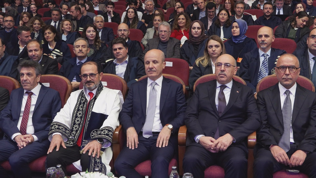 YÖK Başkanı Özvar, hukukta dahi yaygınlaşan çoktan seçmeli sınavları sorumlu buldu
