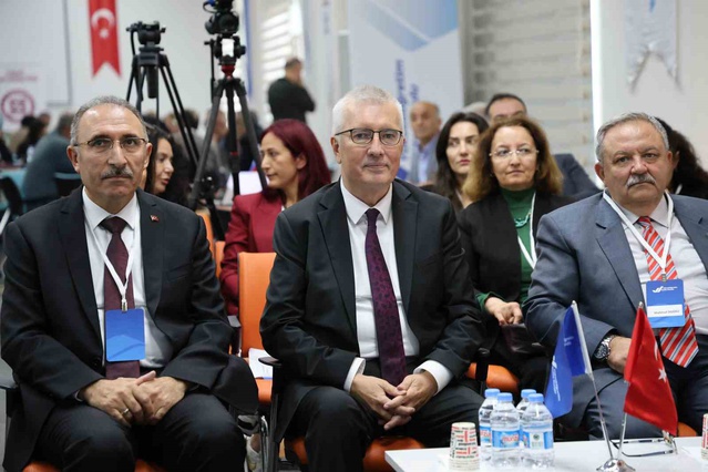 YÖKAK Başkanı Kocabıçak, Elazığ'da 208 üniversitenin aynı kalitede olmadığını söyledi
