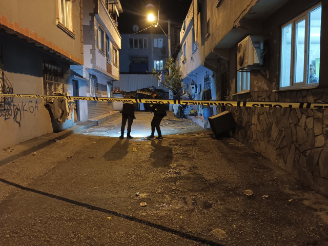 15 yıl cezası olan firariyi yakalamak isteyen polise ateş açıldı: İki şüpheli gözaltında