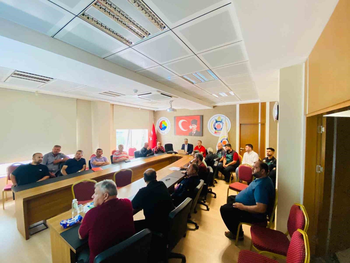 Kozan\'da çiftçilere etkin sulama eğitimi verildi, su tasarrufu hedefleniyor