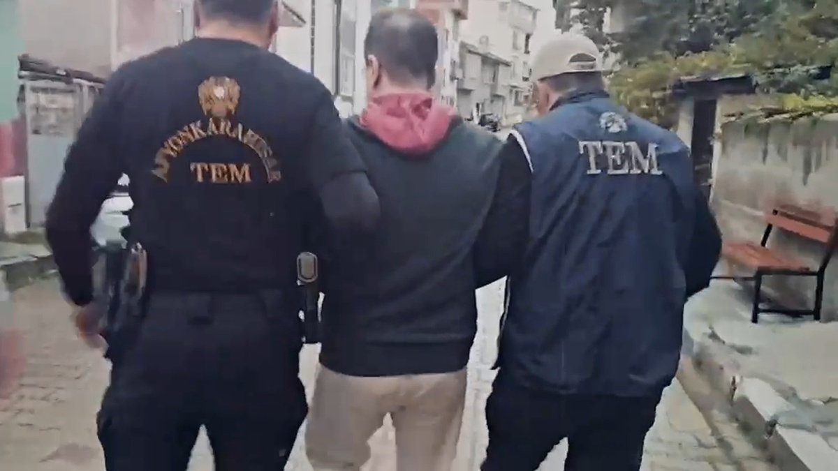 Gizli bölme bile kurtaramadı! FETÖ hükümlüsü evde yakalandı