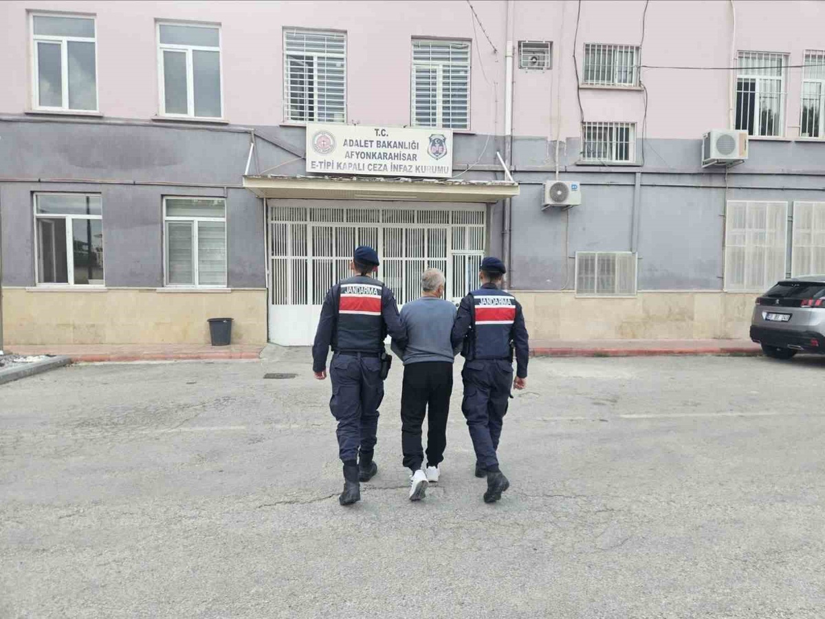 Afyonkarahisar İhsaniye\'de aranan şahıs 19 yıl 4 ay 37 gün cezayla tutuklandı