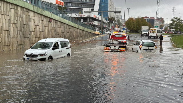 AK Parti Sözcüsü Ömer Çelik'ten İstanbul'daki sel felaketine ilişkin açıklama
