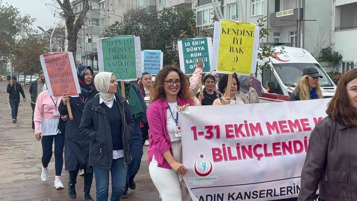 Akçakoca\'da meme kanseri ve ruh sağlığı farkındalık yürüyüşü yoğun katılımla yapıldı