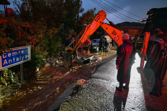 Sel felaketi Antalya'yı da vurdu: 100 yıllık tarihte böyle bir yağış görmedik