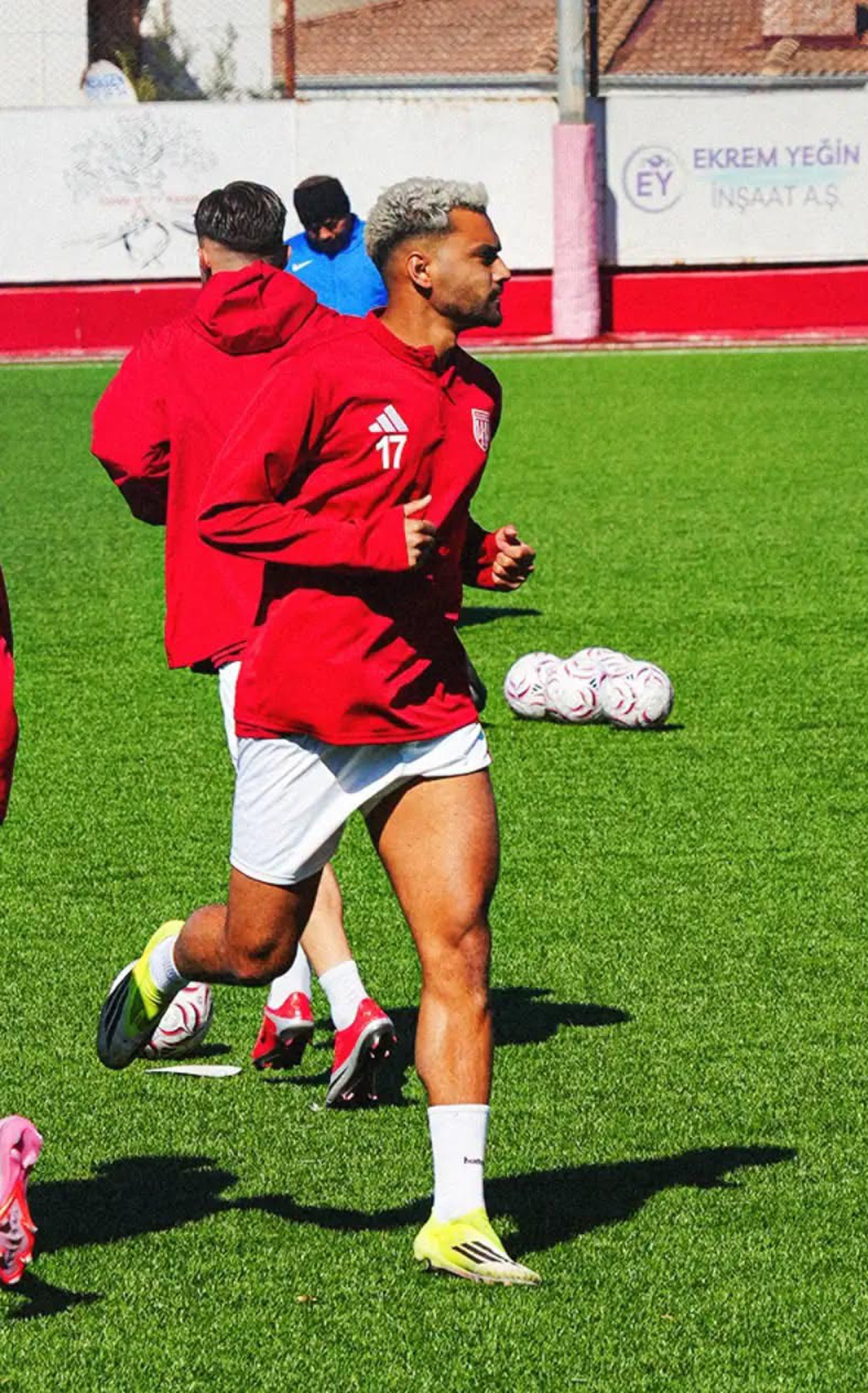 Atakan Akbulut 6 maçta 6 golle Ayvalıkgücü Belediyespor\'u sırtlıyor