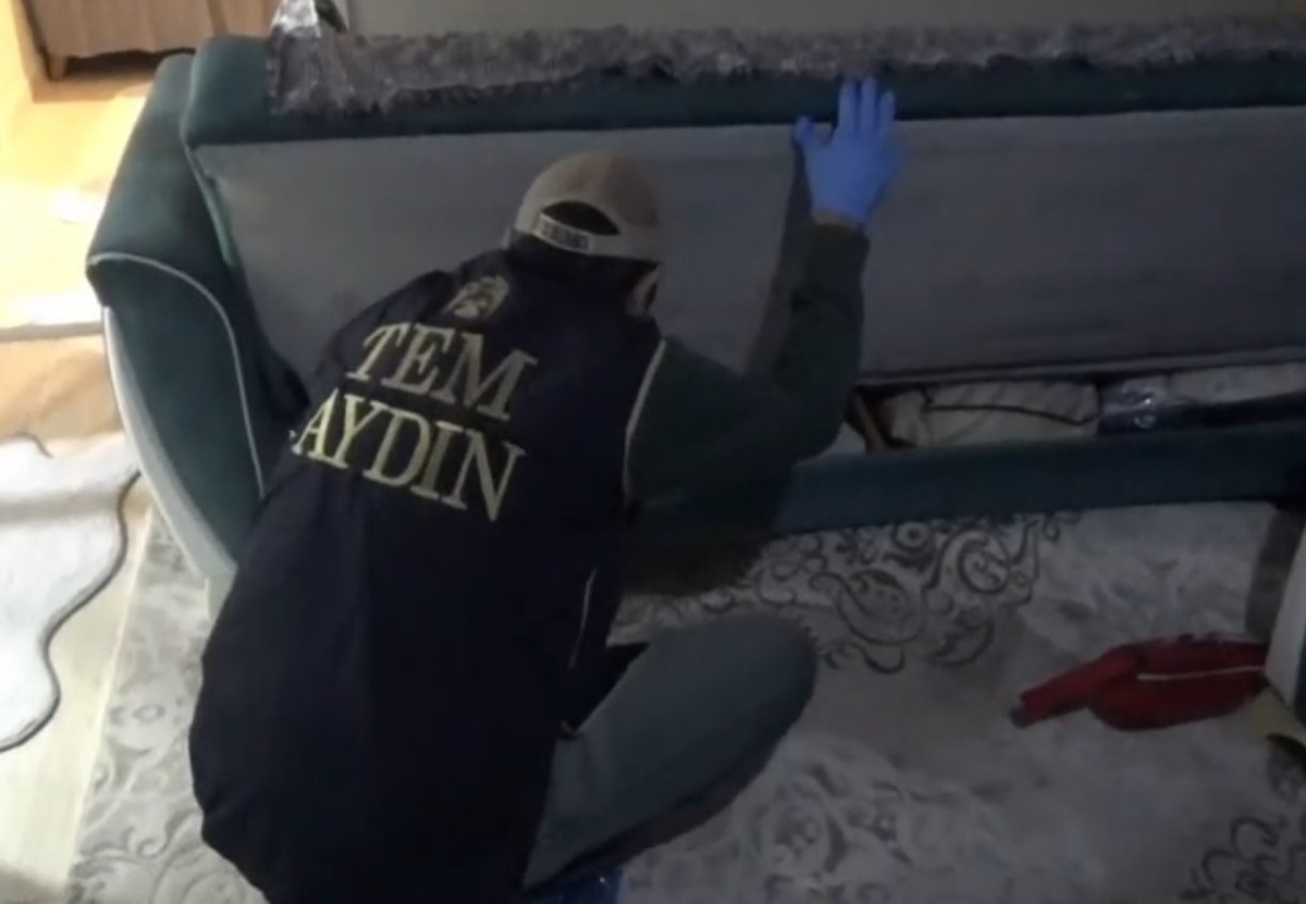 Aydın\'ın ilçelerindeki operasyonda yakalanan 3 terör örgütü üyesinden 2\'si tutuklandı