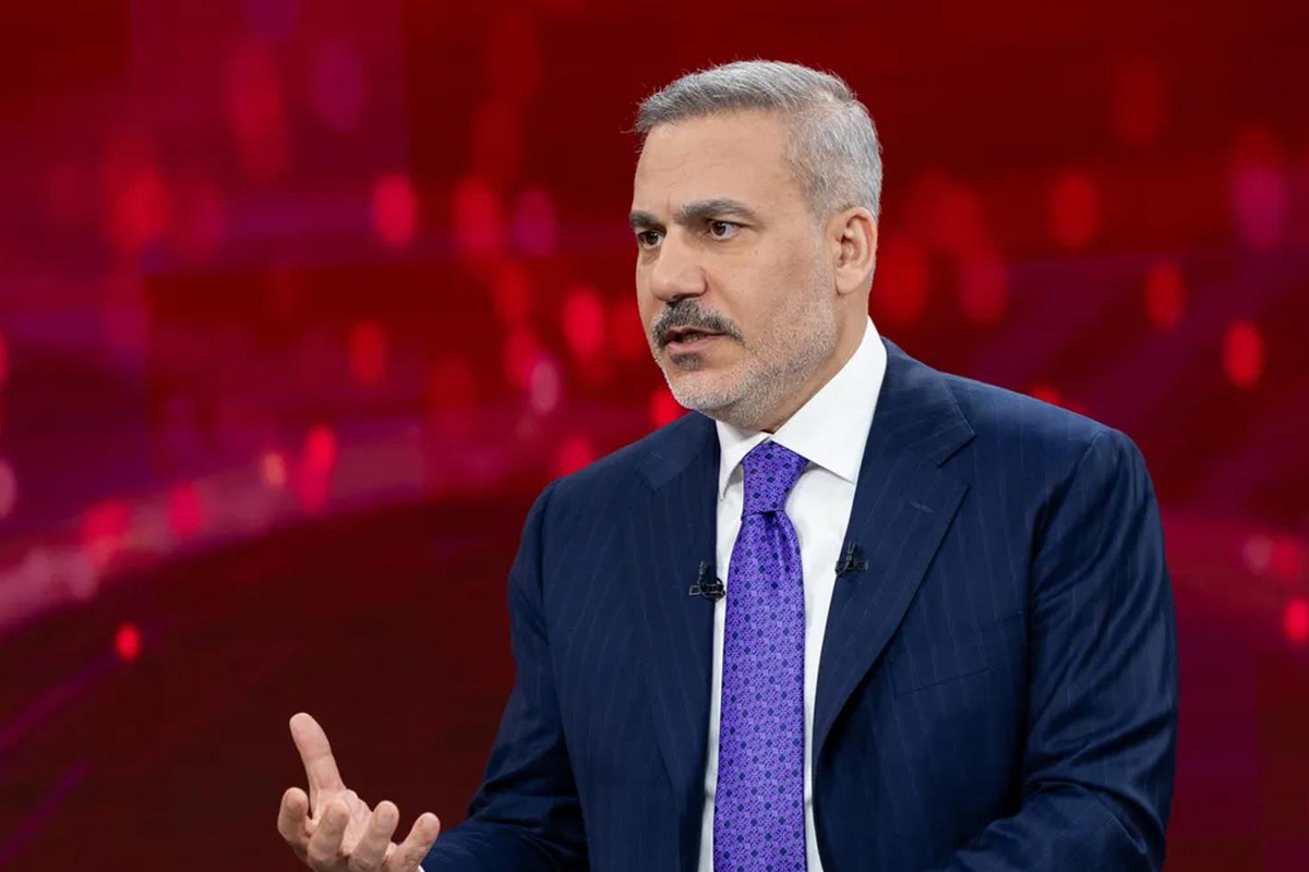 Azerbaycan\'da başörtüsü tartışması sürerken Türkiye\'den kritik ziyaret
