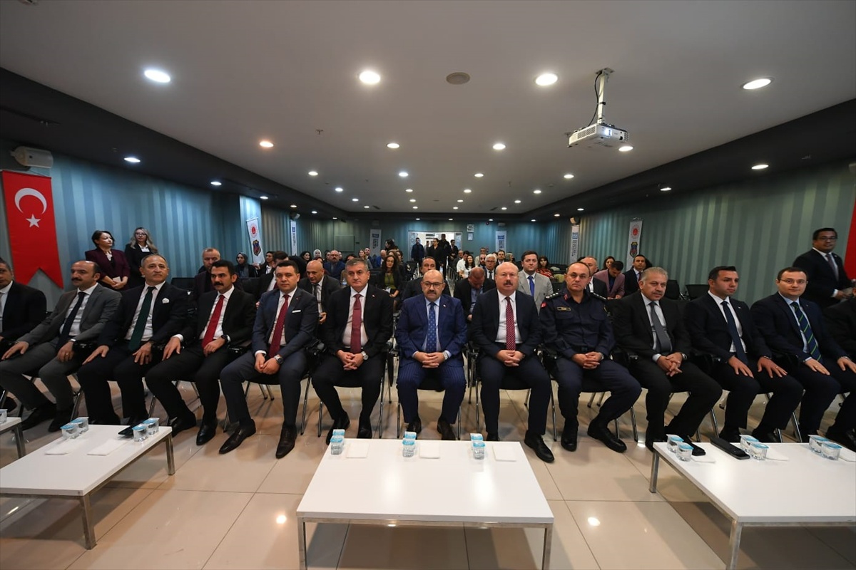 Balıkesir\'de akran zorbalığını önlemeye aile temelli eğitim programı başlatıldı