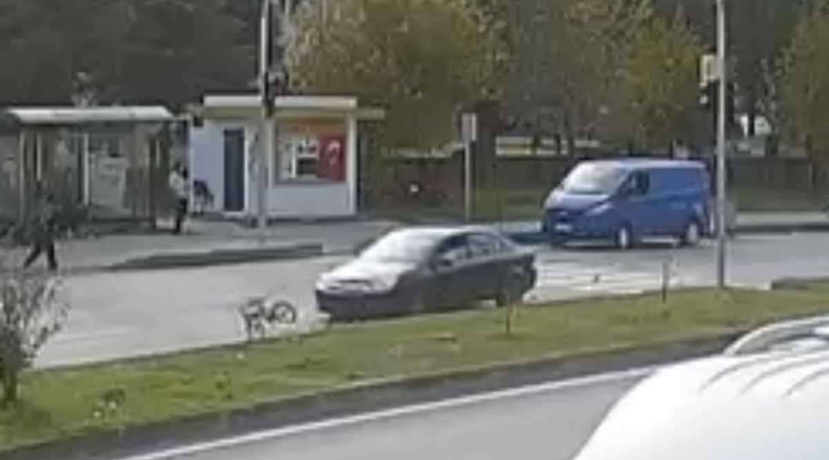 Bartın\'da bisikletli çocuğa otomobil çarptı, kaza kamerada, çocuk yaralandı