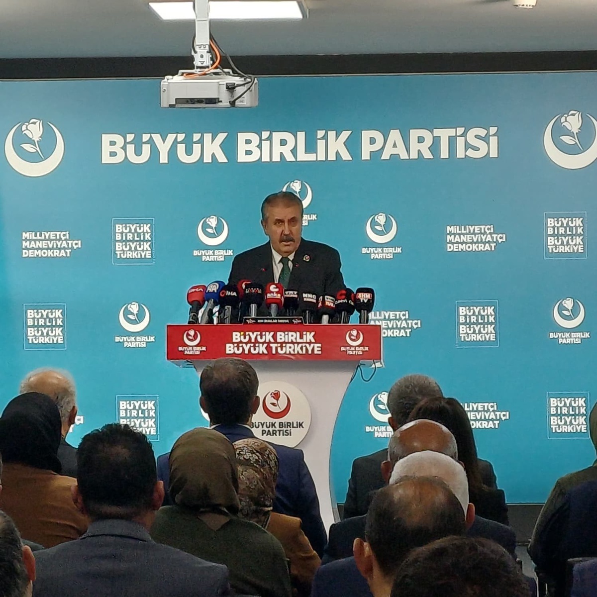 BBP Genel Başkanı Destici, "(PKK’nın kampları boşaltması) Şartsız, pazarlıksız, müzakeresiz silah bırakacak ve kendini feshedecek, bunun başka yolu yok"