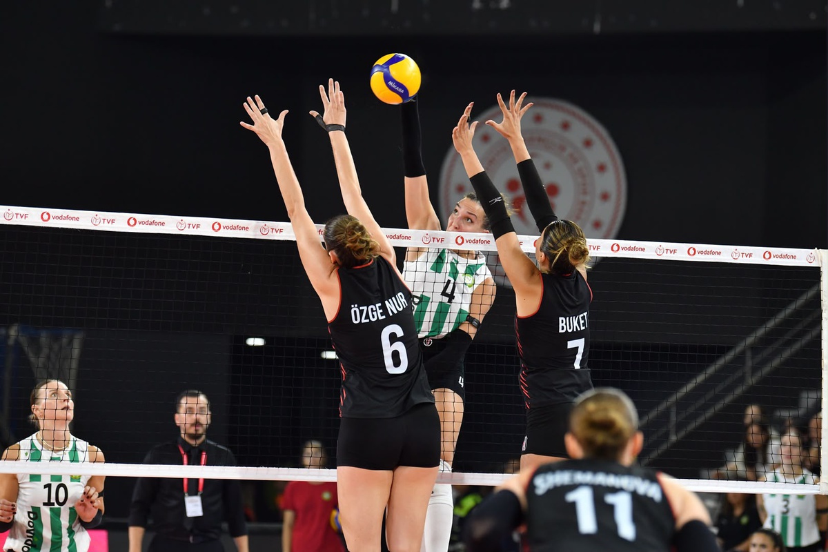 Manisa Büyükşehir Belediye Spor, Sultanlar Ligi\'nde Beşiktaş\'a 3-1 yenildi