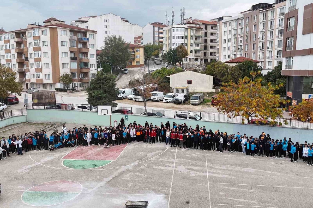 Bilecik\'te Osmangazi Ortaokulunda afet tatbikatı düzenlendi, AFAD da katıldı