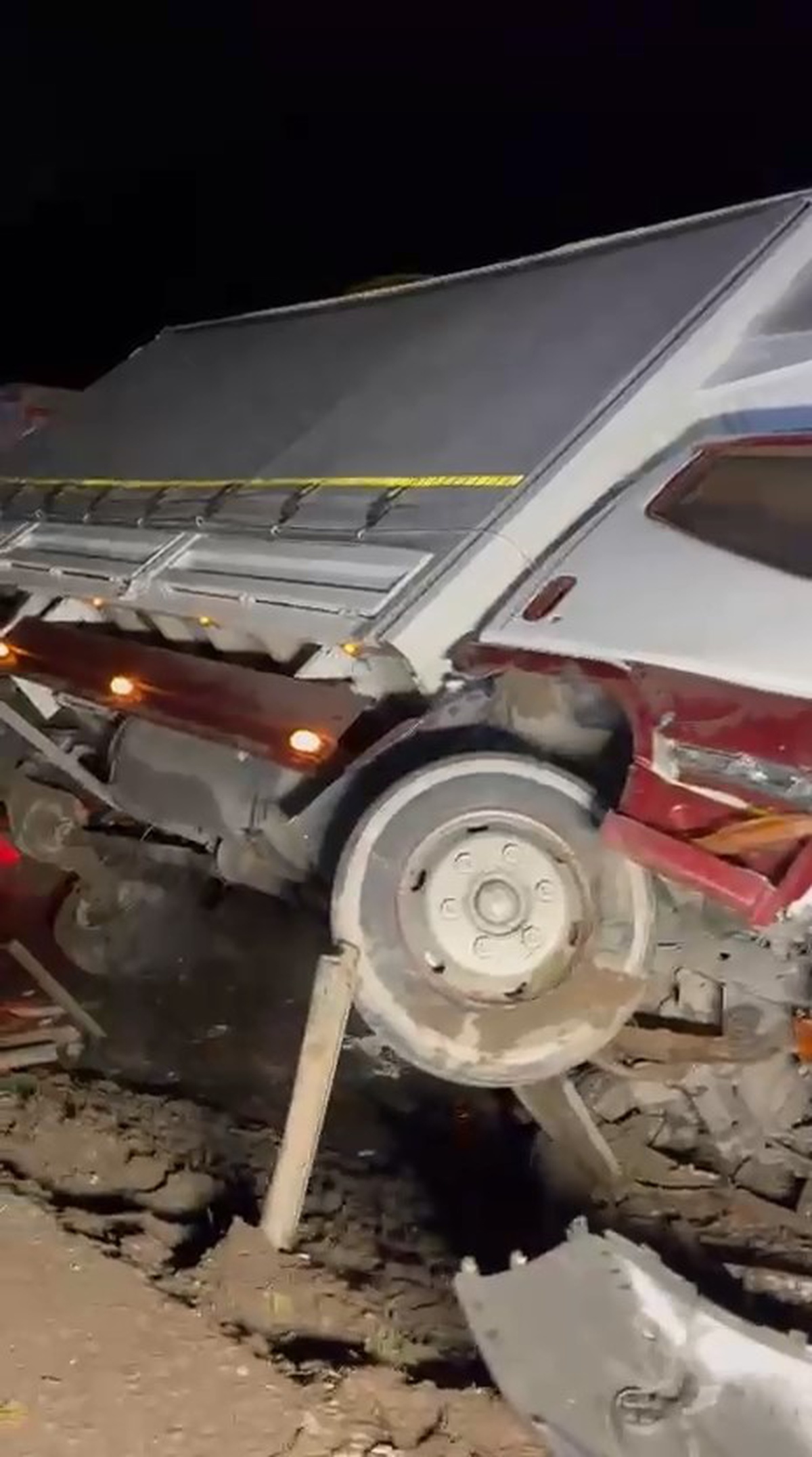 Bursa\'da 4 aracın karıştığı kazada sürücüler yaralandı, trafik aksadı