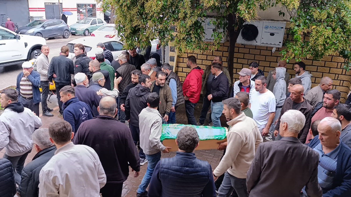 Bursa İnegöl\'de otomobilin çarptığı 2 yaşındaki çocuk son yolculuğuna uğurlandı