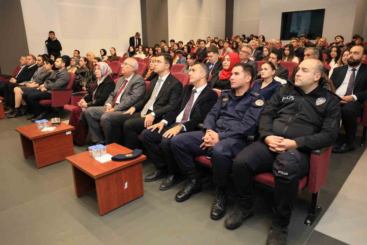 Çameli\'de aile konferansında modern dünyanın etkileri ele alındı