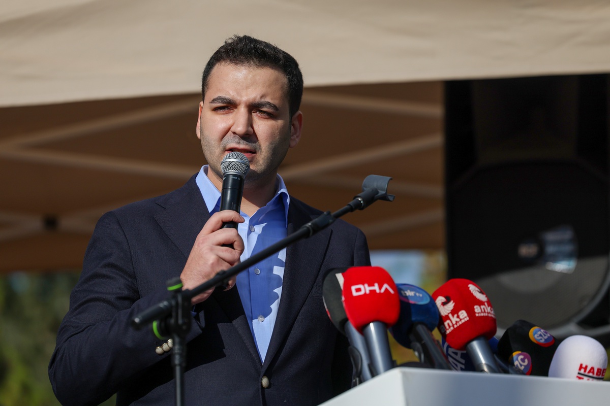 Cem Aydın, Halk TV kayyımını İmamoğlu\'nun savunma günüyle ilişkilendirdi