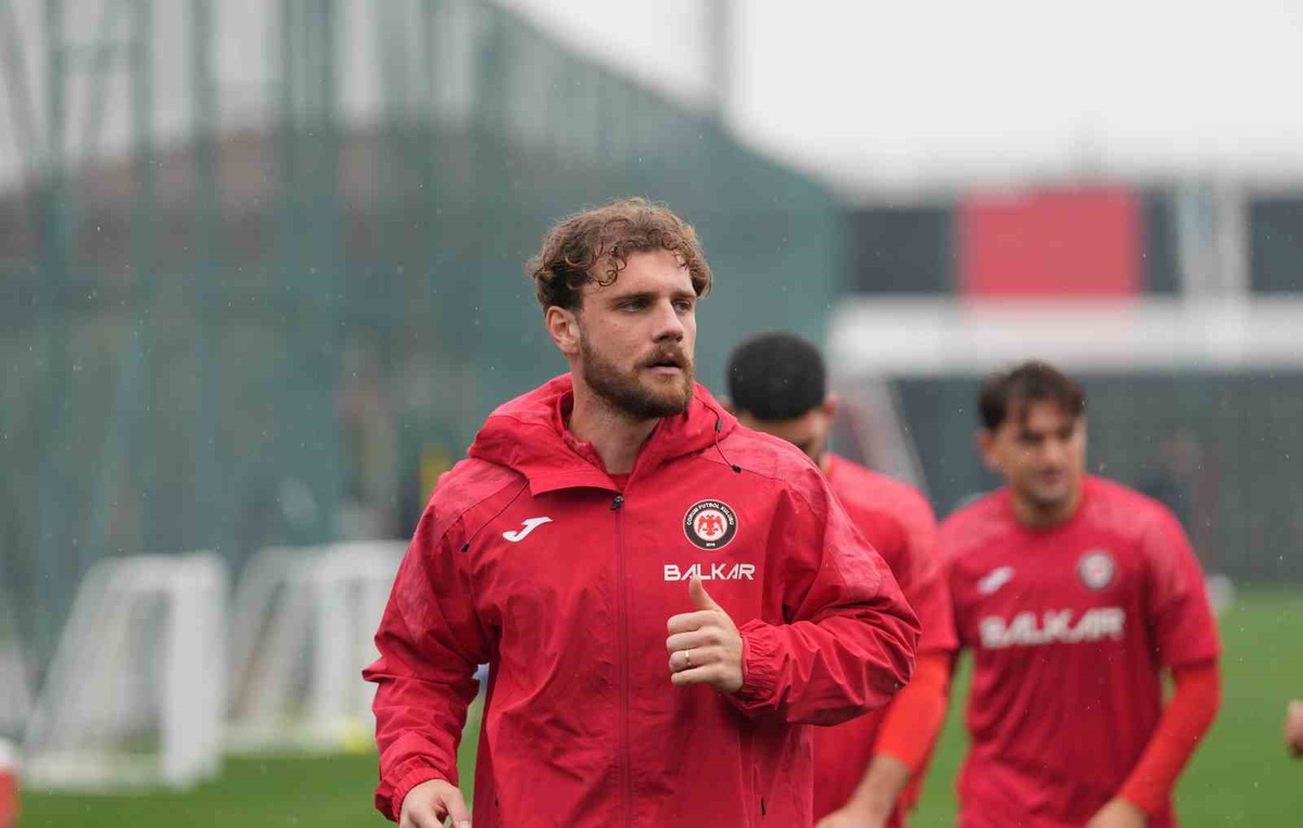 Çorum FK, 16 Ekim\'deki Çaykur Rizespor maçına Burak Yılmaz yönetiminde hazırlanıyor