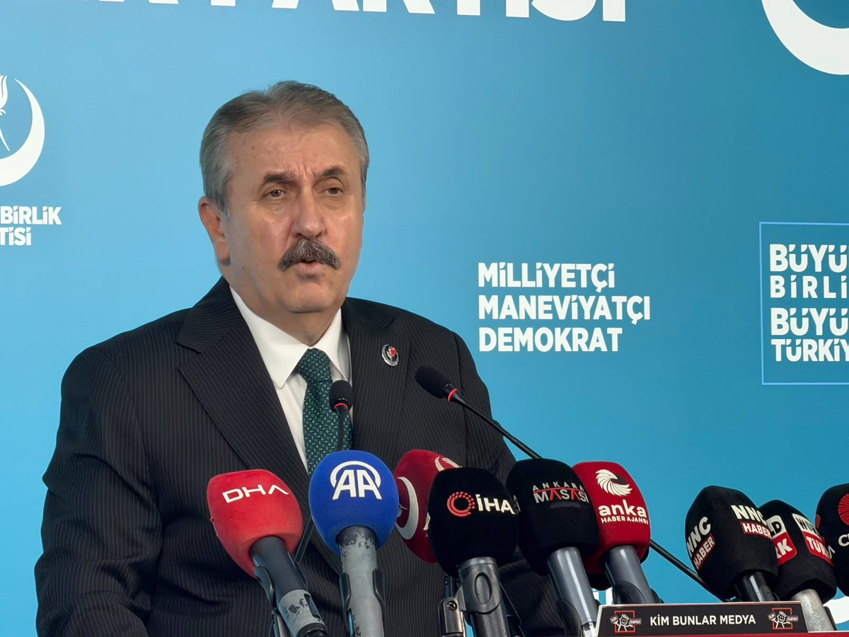 Destici\'den Azerbaycan\'a başörtüsü tavsiyesi ve fon vurgunu açıklaması