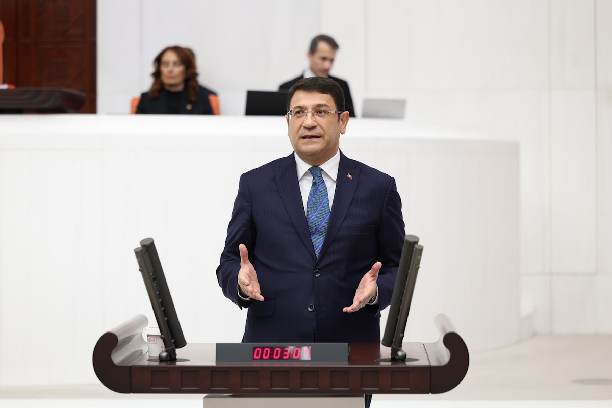 DEVA\'lı Şahin, Halk TV\'ye kayyım atanmasına tepki gösterdi, Anayasa 28\'i hatırlattı