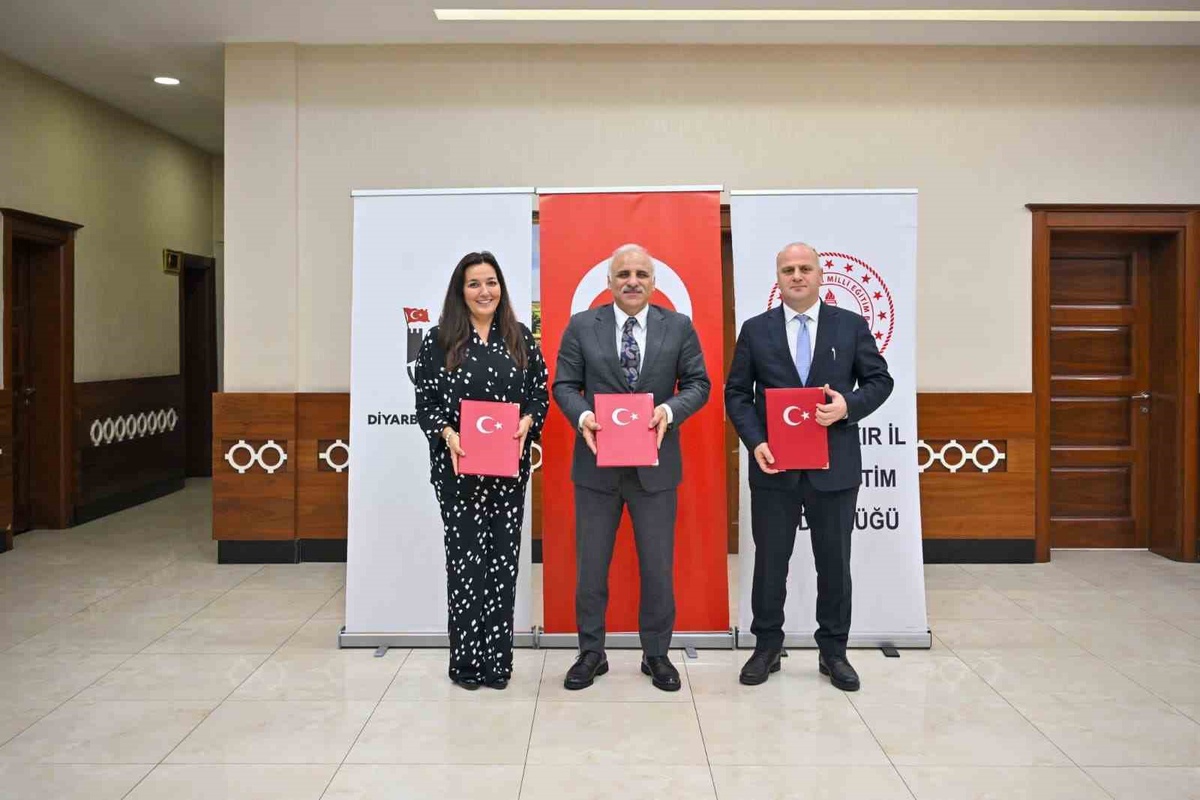 Yiğitçavuş\'a 16 derslikli ilkokul için Diyarbakır Valiliği ve vakıf protokol imzaladı