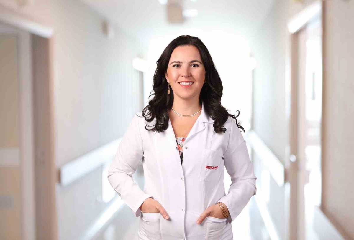 Doç. Dr. Turhan, kadınlara 18 yaşından itibaren kendine meme muayenesini önerdi