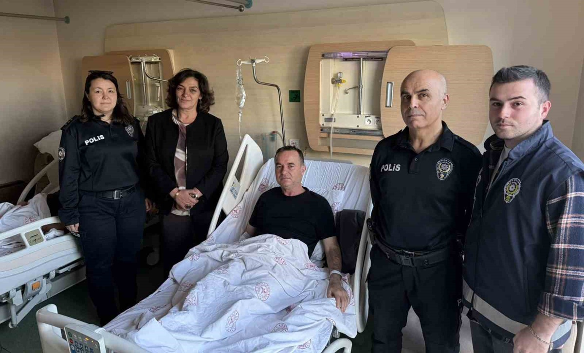 Düzce\'de Şule Ergüder tedavi gören polisi ziyaret etti, bebekli aileyi tebrik etti