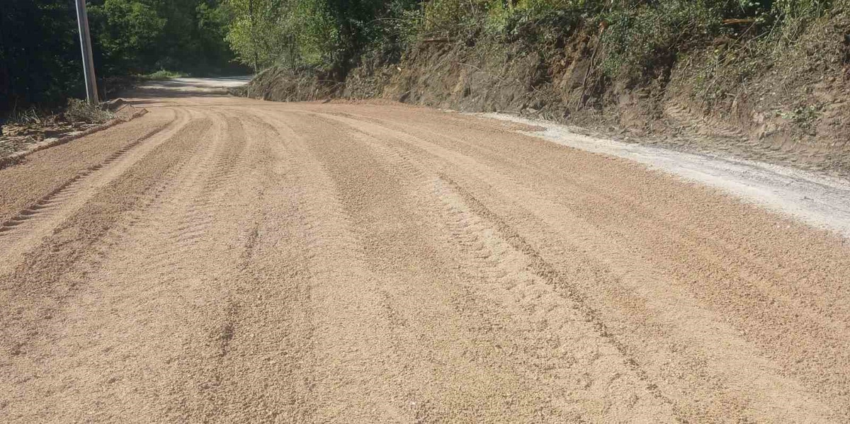 Düzce Yığılca\'da Yılgın Köyü yolu sıcak asfalt için altyapı çalışmalarıyla hazırlandı