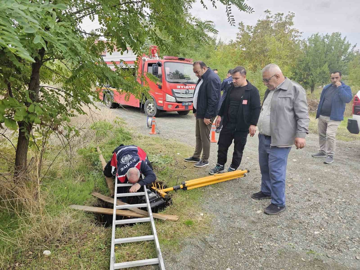 Elazığ Kovancılar\'da yağış sonrası 15 metrelik çukur oluştu, ekipler önlem aldı