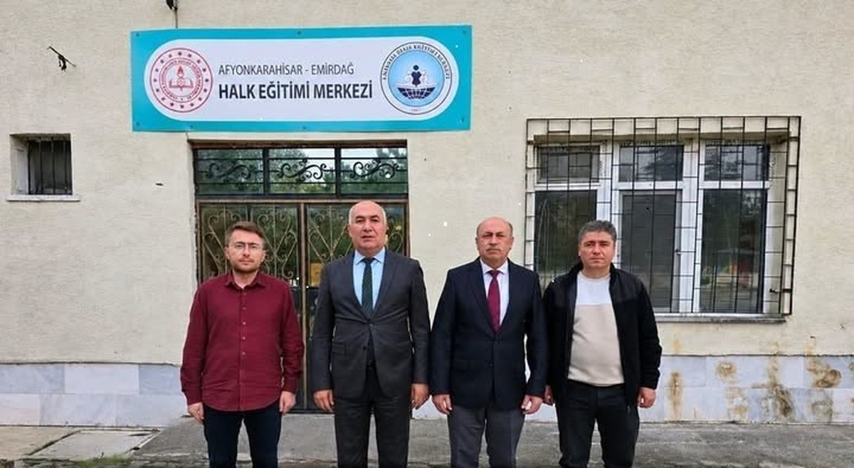 Emirdağ Milli Eğitim Müdürü Emeksiz, Halk Eğitimi Merkezi\'nde kurs planını açıkladı