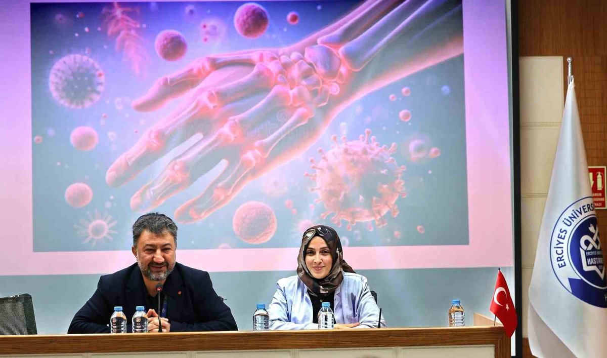 Erciyes Üniversitesi Dünya Artrit Günü\'nde \'Tedavide Kal, Umutsuz Kalma\' mesajı verdi