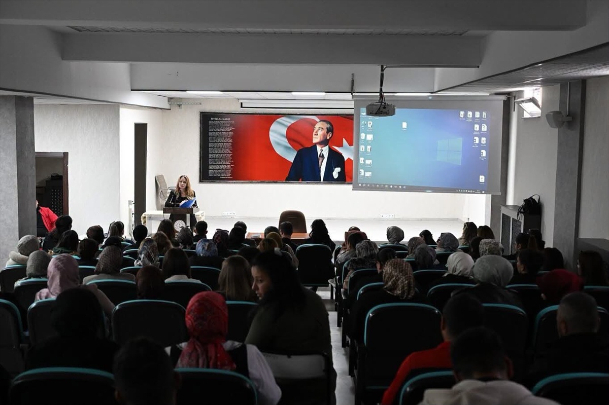 Erzincan\'da okul bahçesi sorumlularına Emniyet işbirliğiyle güvenlik eğitimi verildi