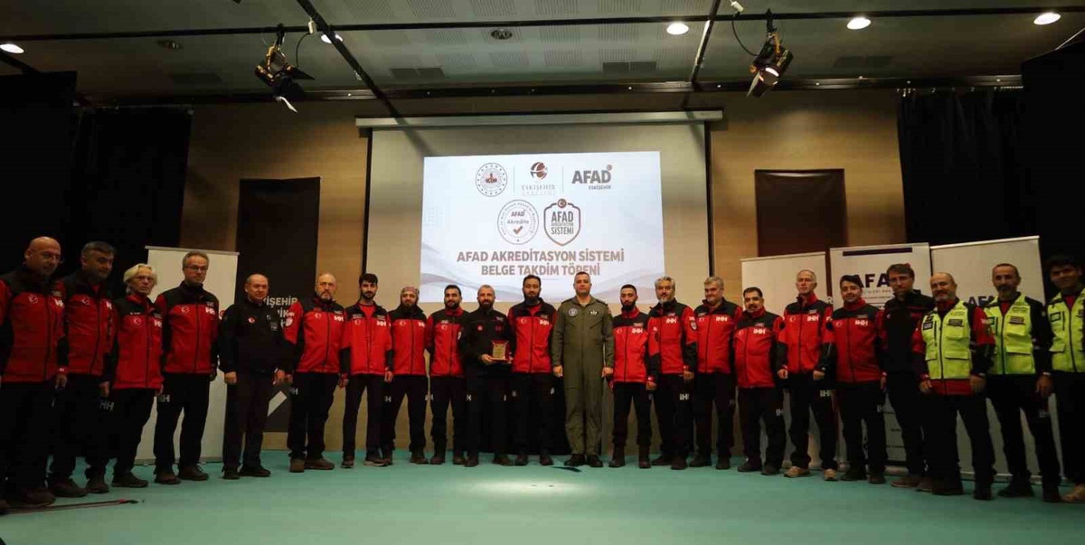 Eskişehir\'de Mahalle AFAD gönüllüleri ile arama kurtarma ekiplerine belge verildi