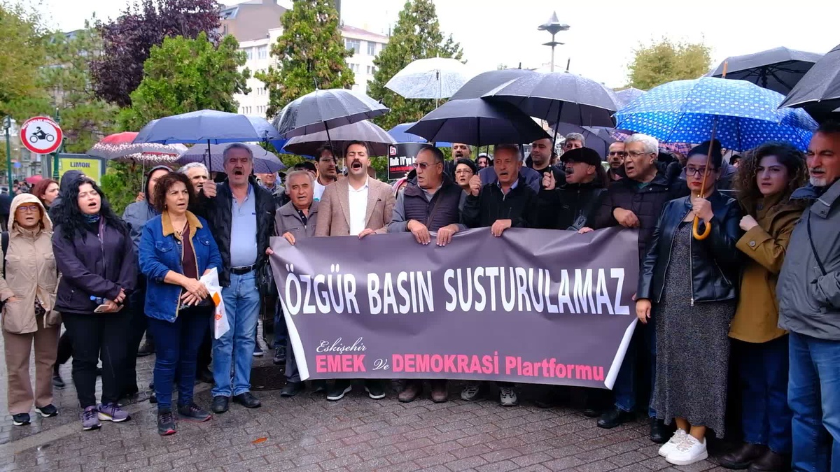 Eskişehir Emek ve Demokrasi Platformu, Halk TV\'ye kayyum atanmasını protesto etti