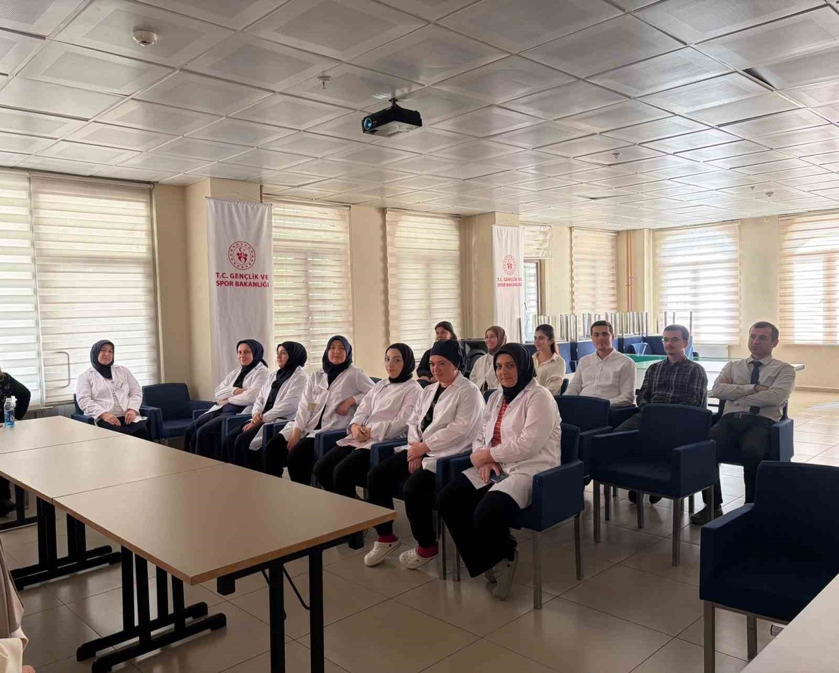 Eskişehir Sivrihisar\'da yurt personeline beslenme hizmetleri eğitimi verildi