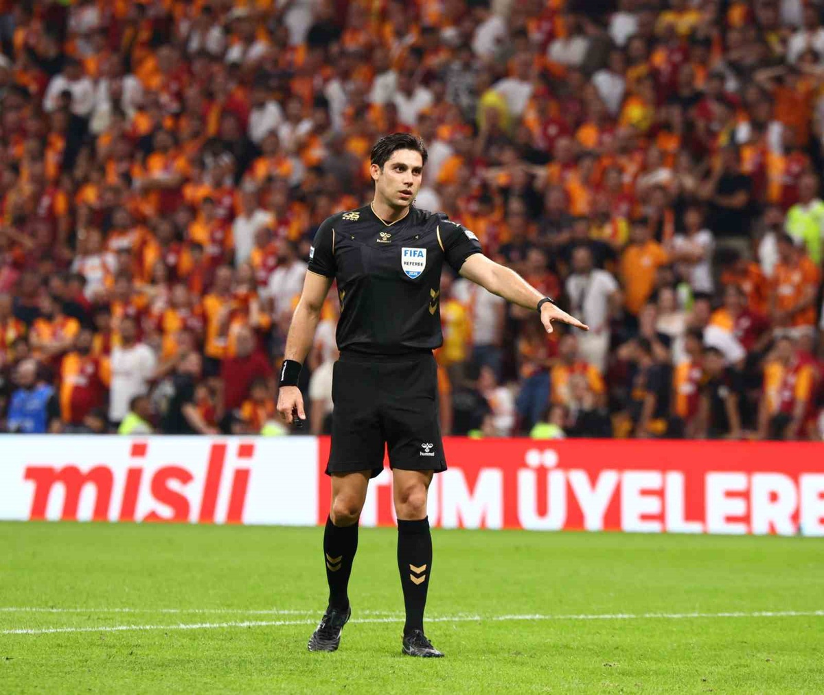 FIFA kokartlı hakem Mehmet Türkmen, St. Truidense-Iberia maçını yönetecek