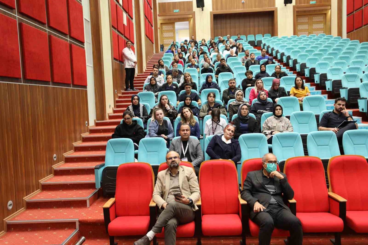 Fırat Üniversitesi Hastanesi\'nde artrit etkinliğinde erken tanının önemi anlatıldı