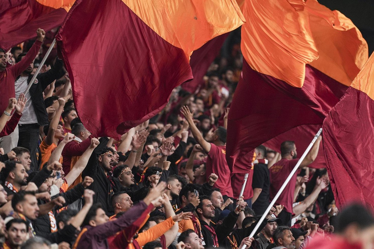 Galatasaray taraftarı delirdi! Leroy Sane\'ye tepkiler çığ gibi, yorumcular ateş püskürdü