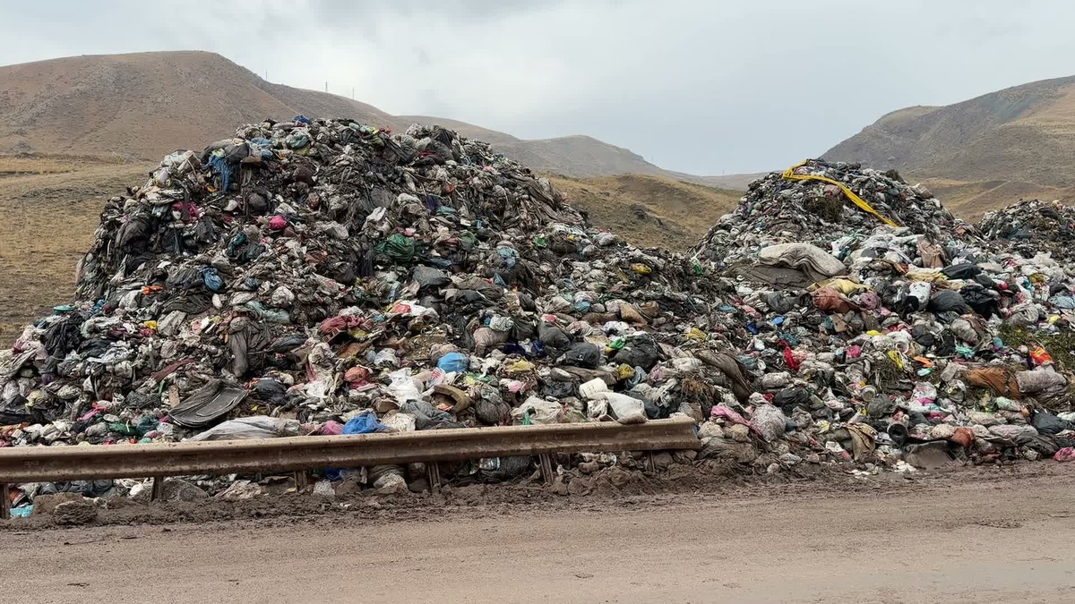 Hakkari\'de heyelanda hasar gören 30 milyon avroluk atık tesisi çöp sorununu büyüttü