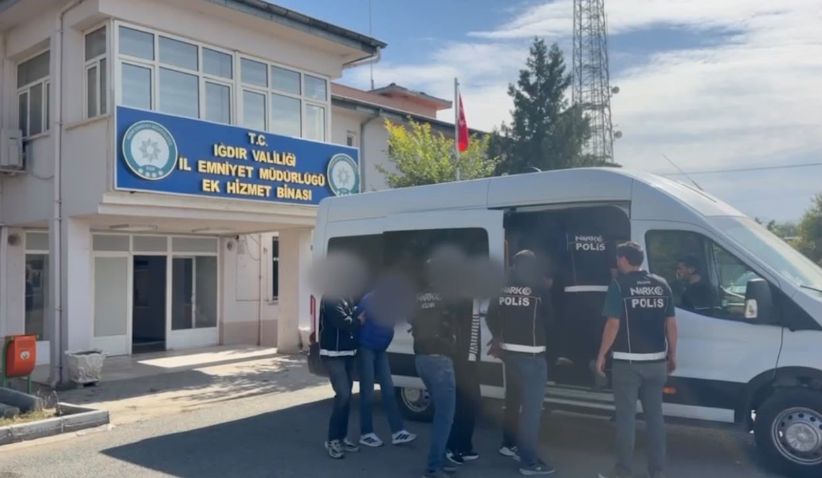 Iğdır\'da otobüs kargosunda 592 gram uyuşturucu ele geçirildi, 5 kişi tutuklandı