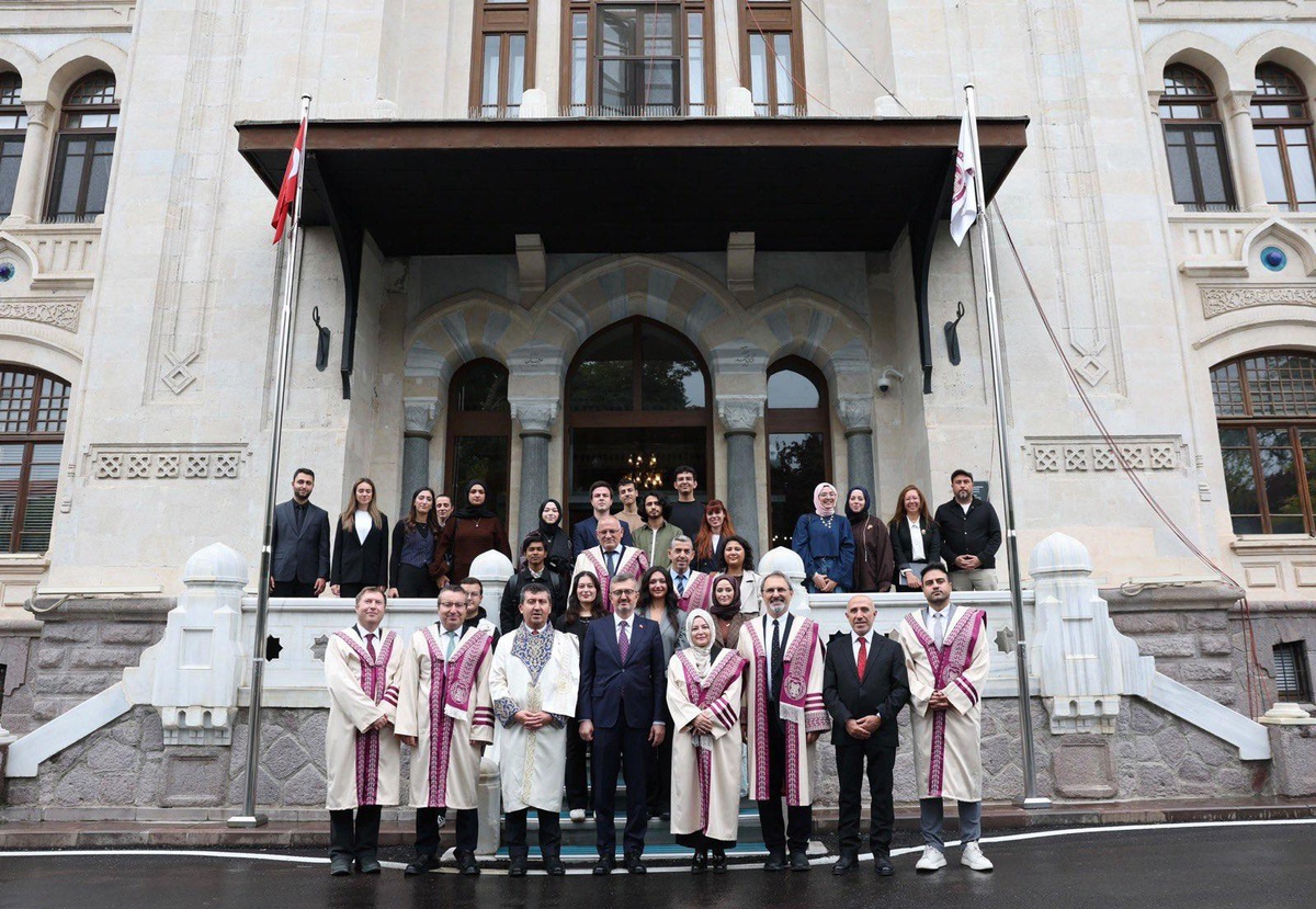 İletişim Başkanı Duran, ASBÜ açılış dersinde stratejik iletişime dikkati çekti