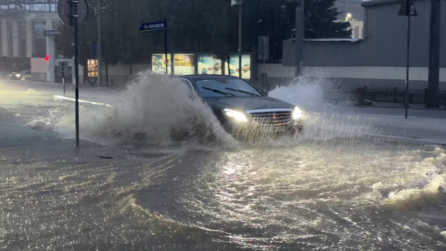 İstanbul yağmura teslim! Gün boyu devam eden yağışın bilançosu ağır oldu