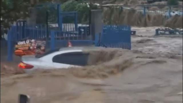 İstanbul yağmura teslim! Gün boyu devam eden yağışın bilançosu ağır oldu